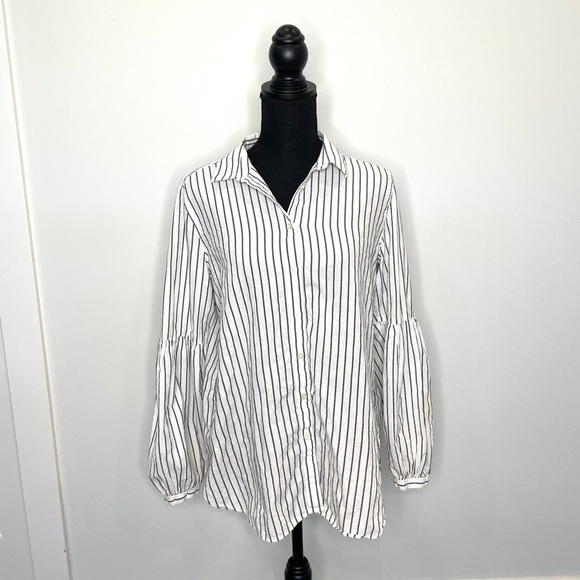 LOFT the softened Short White and Gray Striped Long Sleeve Button Up - Picture 1 of 8
